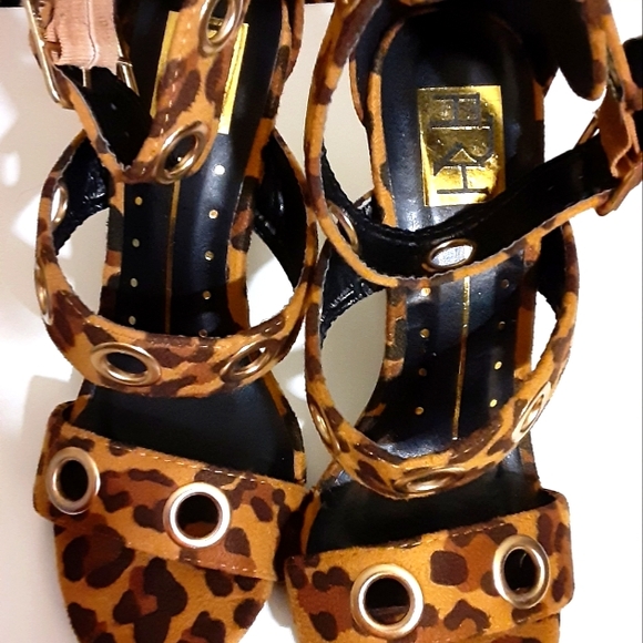 Leopard Print Faux Suede Heels - 8 1/2 - Picture 3 of 7